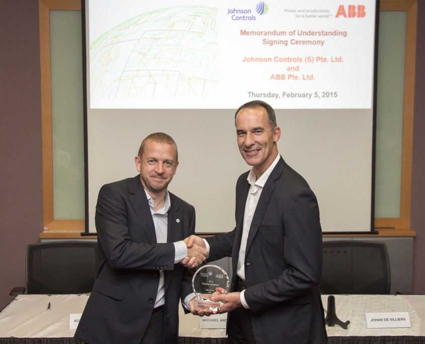 Michael Anderton and Johan de Villiers seal the MOU between Johnson Controls and ABB in Singapore