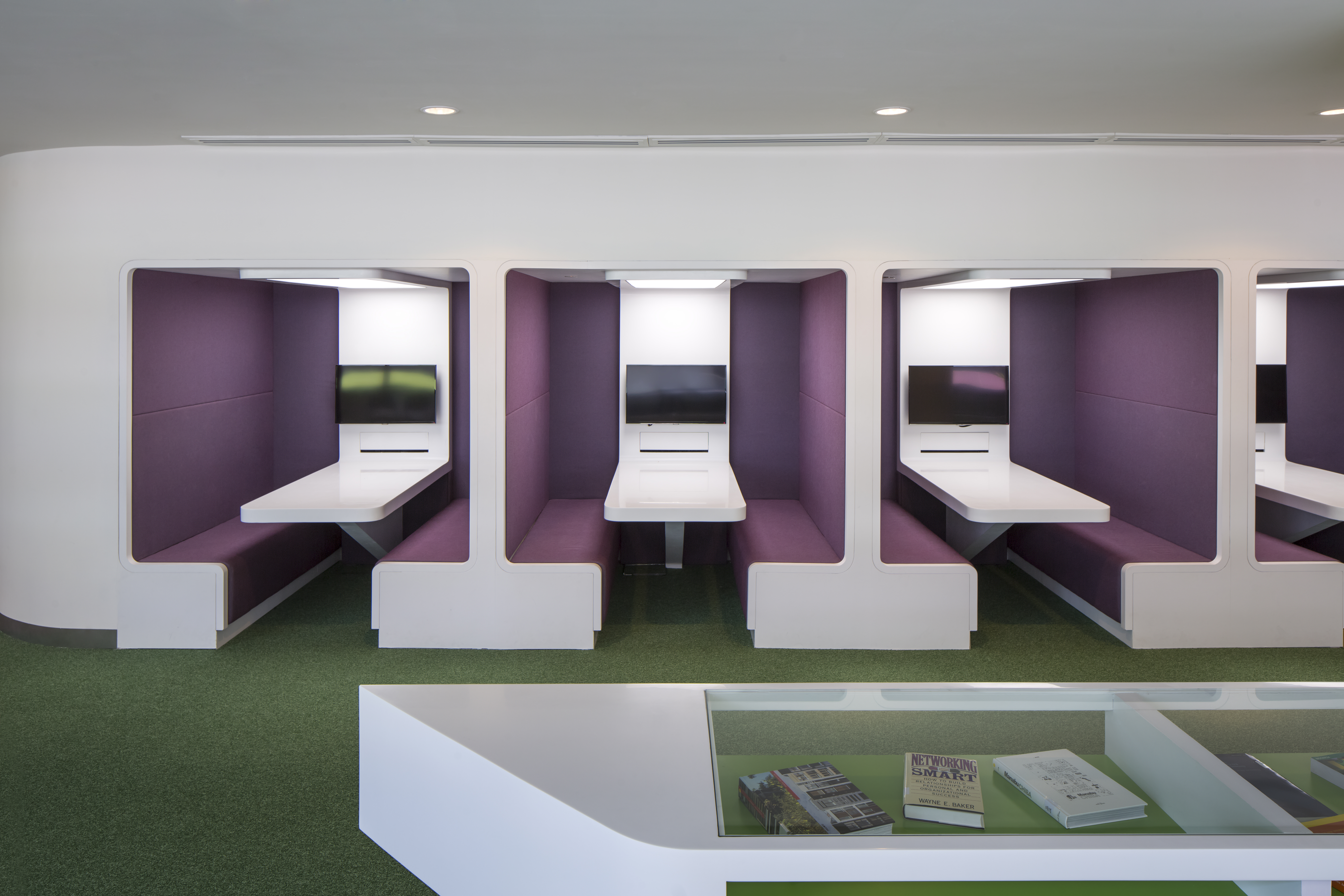 Study and meeting booths in the library are tastefully decorated to inspire brainstorming sparks